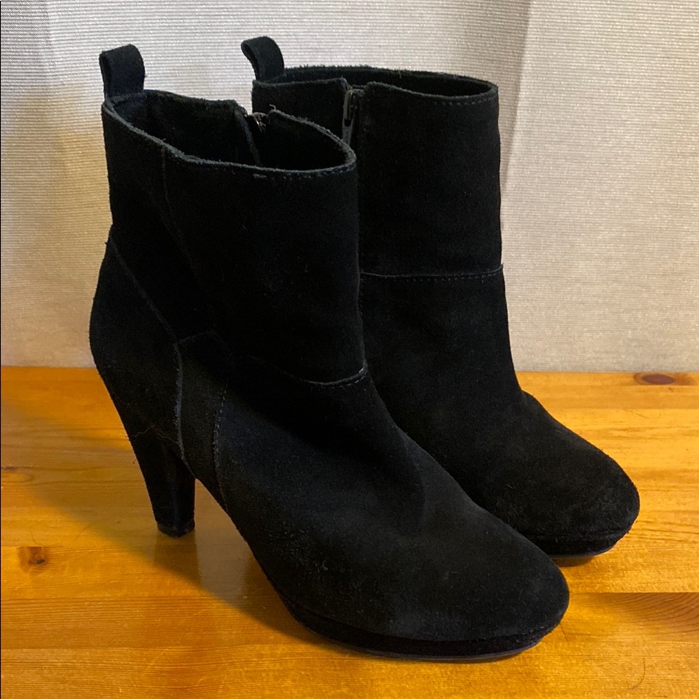 Elegant Black Suede Ankle Boots